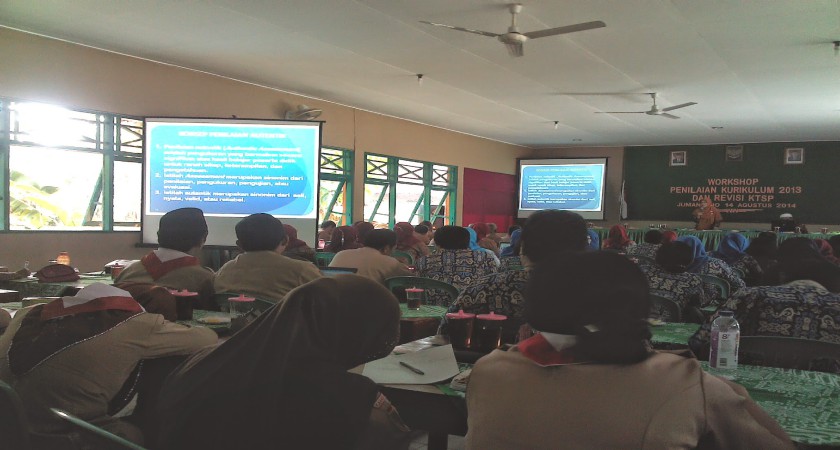 Workshop Tentang Penilaian Pada Kurikulum 2013 dan Revisi KTSP untuk Guru SMP